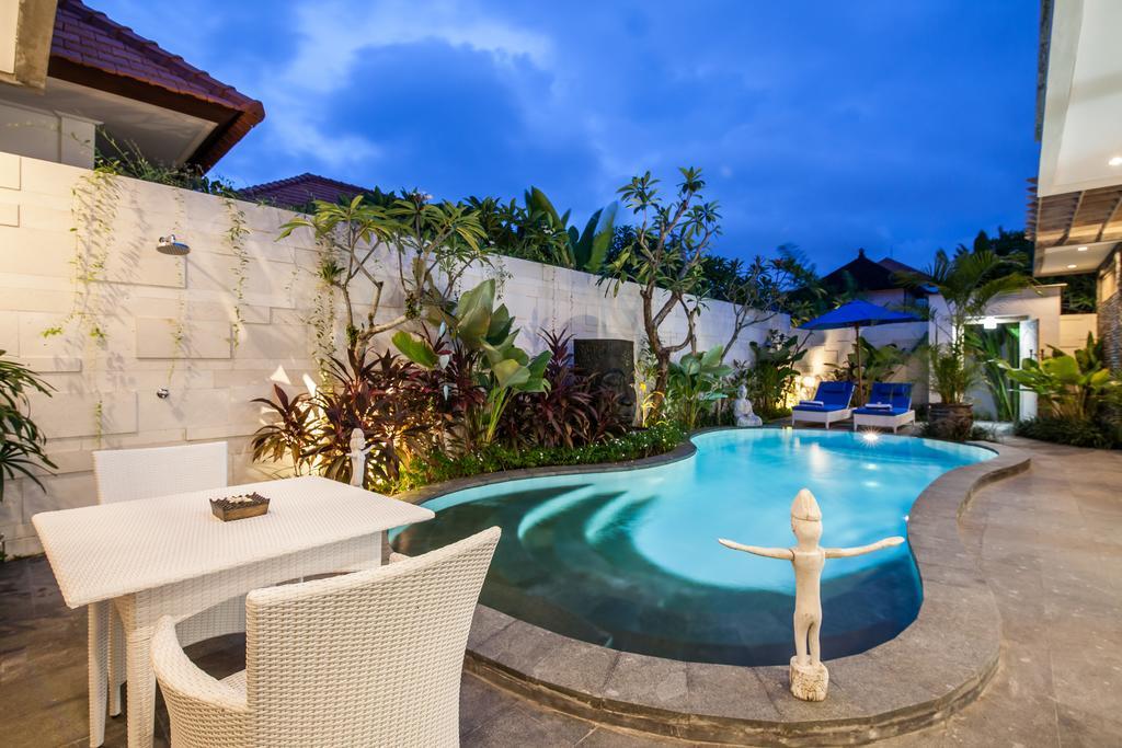 Ambermoon Villa 2 Seminyak Exterior foto